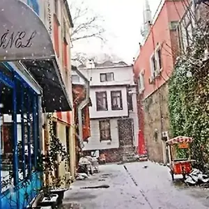 rezervați aici